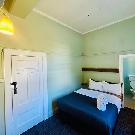 Crashpalace Backpackers נאפייר מראה חיצוני תמונה